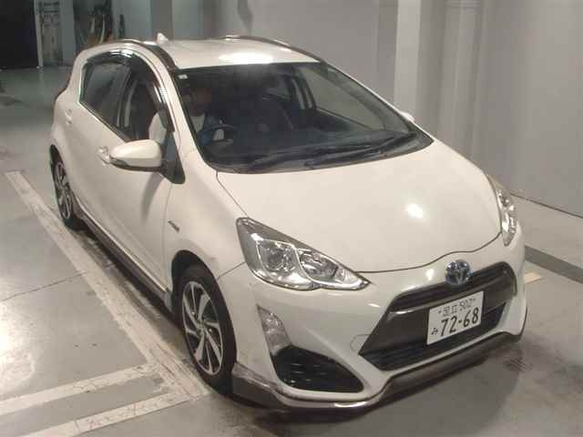 TOYOTA AQUA 2015