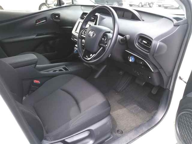 TOYOTA PRIUS 2019