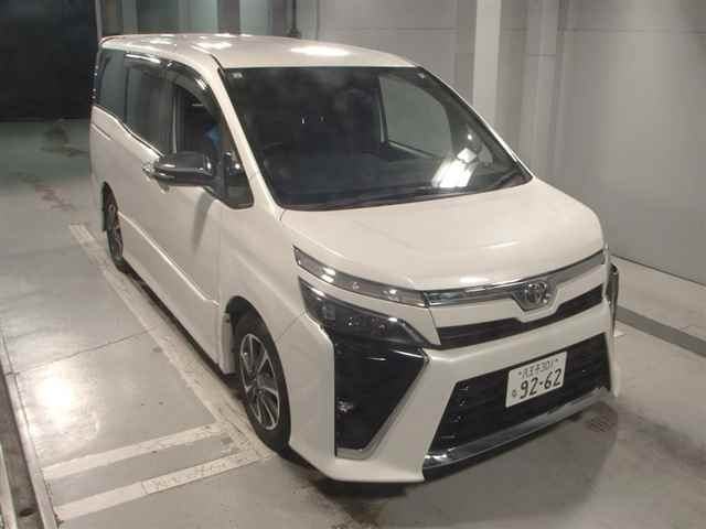 TOYOTA VOXY 2021