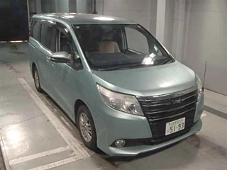 TOYOTA NOAH 2014