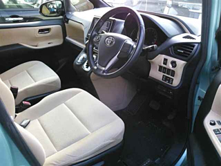 TOYOTA NOAH 2014