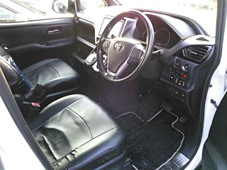 TOYOTA VOXY 2017
