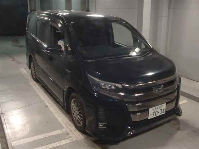TOYOTA NOAH 2017