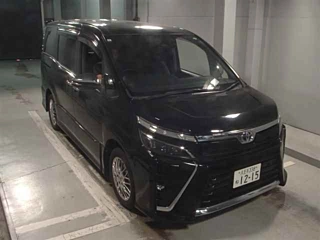 TOYOTA VOXY 2021