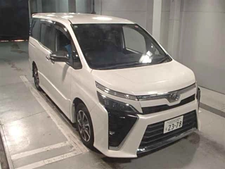 TOYOTA VOXY 2018
