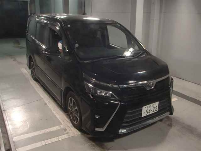TOYOTA VOXY 2017