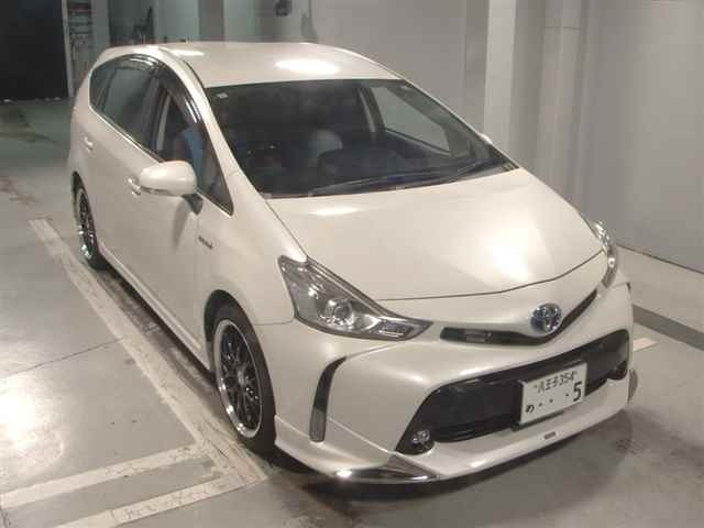 TOYOTA PRIUS ALPHA 2016