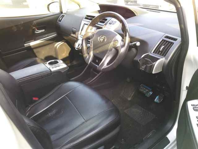 TOYOTA PRIUS ALPHA 2016