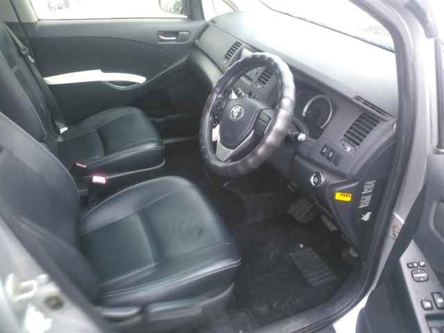 TOYOTA ISIS 2013