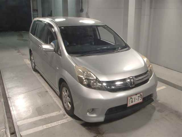 TOYOTA ISIS 2013