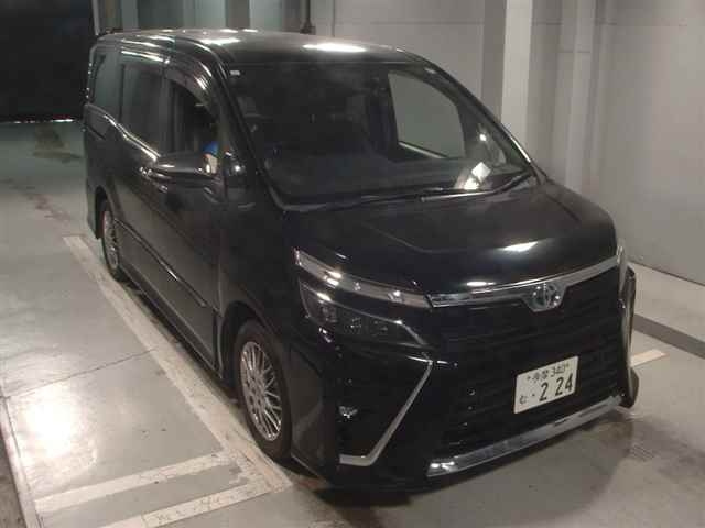 TOYOTA VOXY 2021