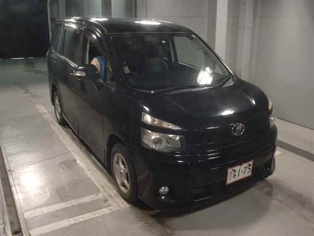 TOYOTA VOXY 2012