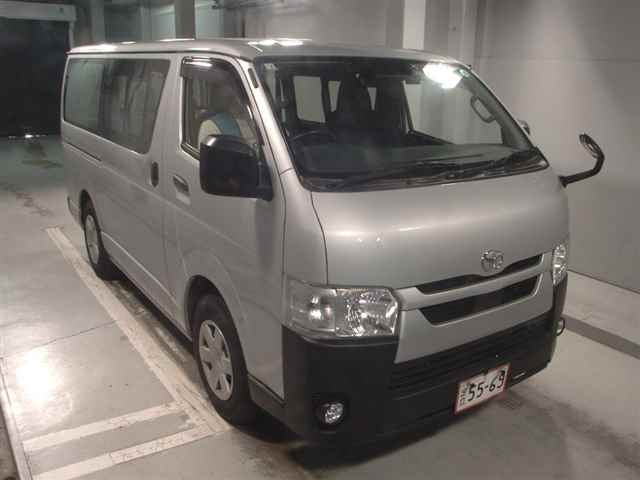 TOYOTA HIACE VAN 2022