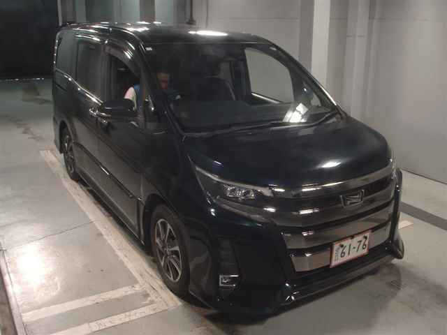 TOYOTA NOAH 2018