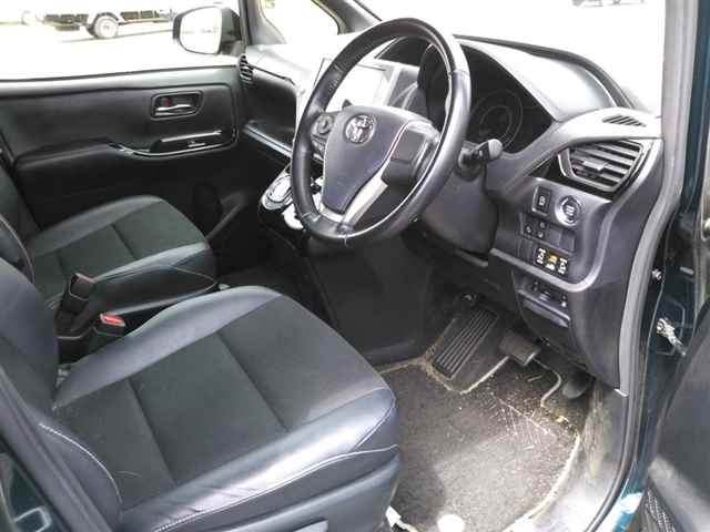 TOYOTA NOAH 2018