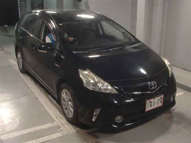 TOYOTA PRIUS ALPHA 2013