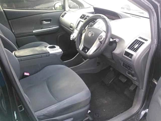 TOYOTA PRIUS ALPHA 2013