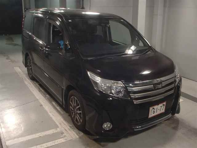 TOYOTA NOAH 2016