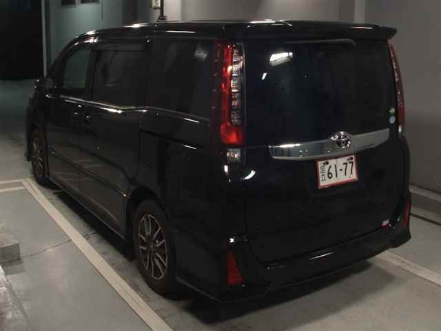 TOYOTA NOAH 2016