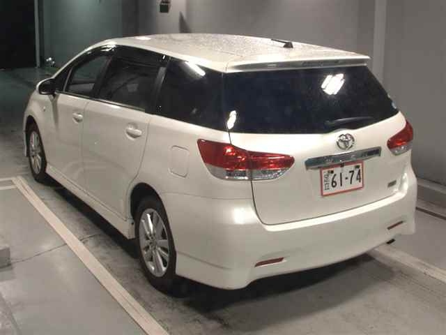 TOYOTA WISH 2010