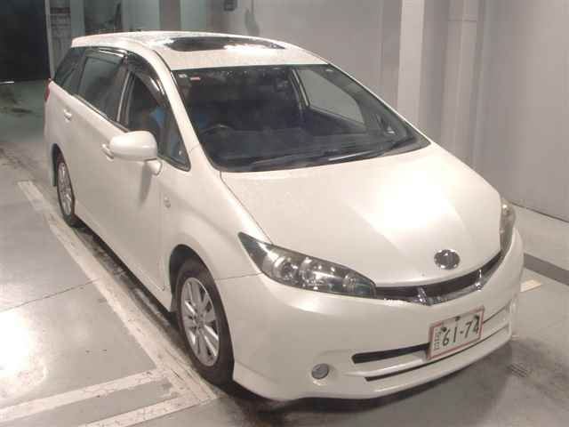 TOYOTA WISH 2010