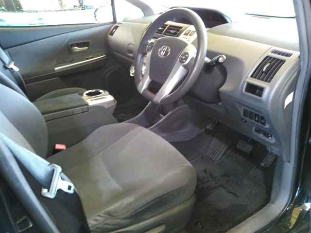 TOYOTA PRIUS ALPHA 2012