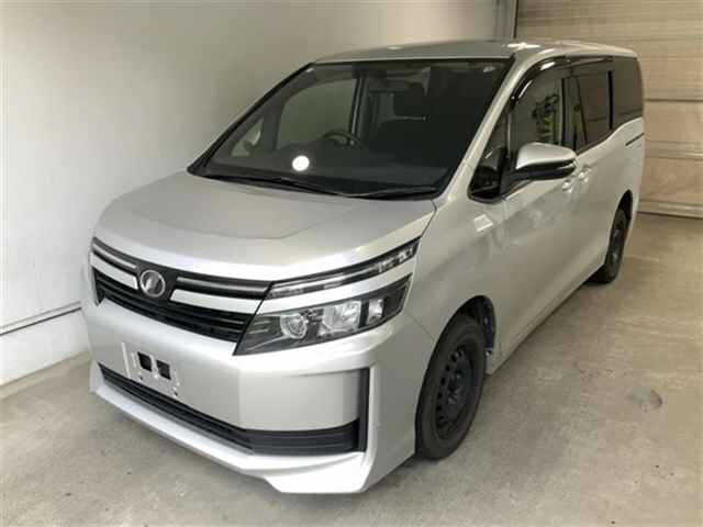 TOYOTA VOXY 2014