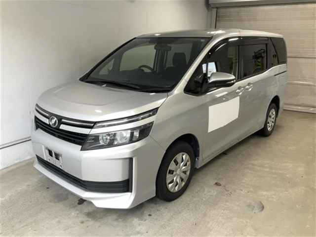 TOYOTA VOXY 2015