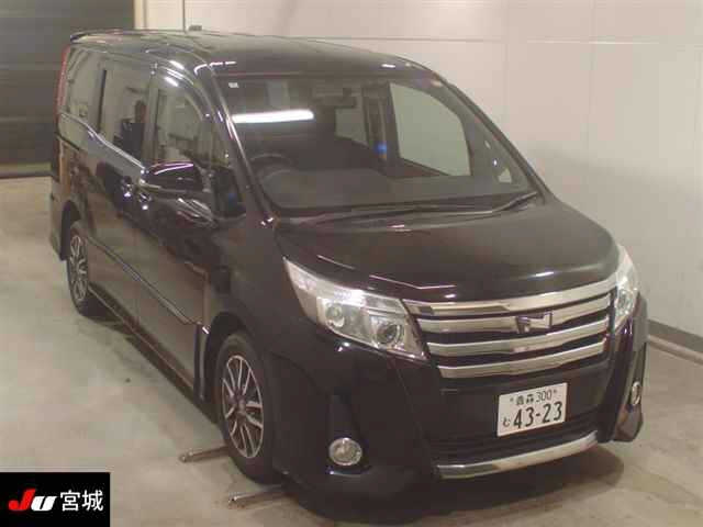 TOYOTA NOAH 2014