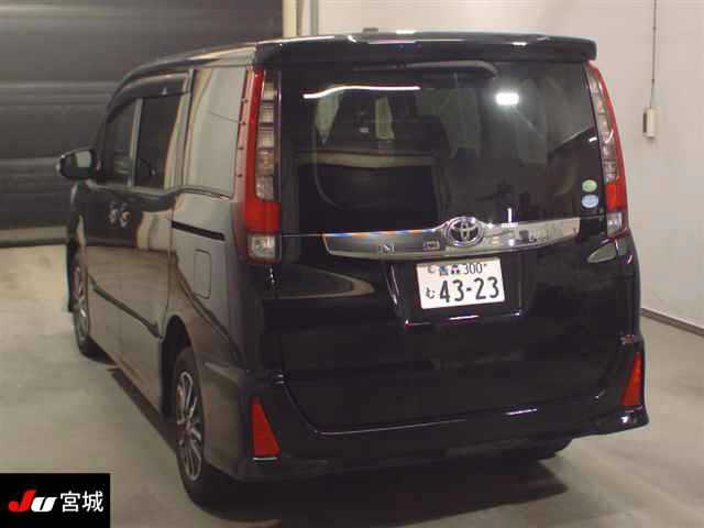 TOYOTA NOAH 2014