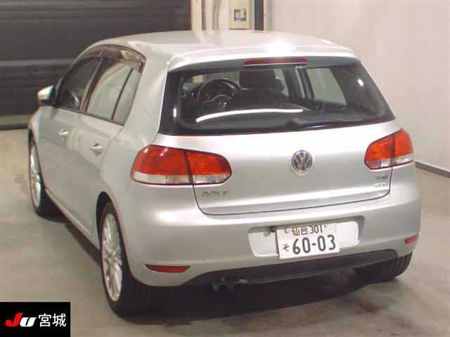 VOLKSWAGEN GOLF 2010