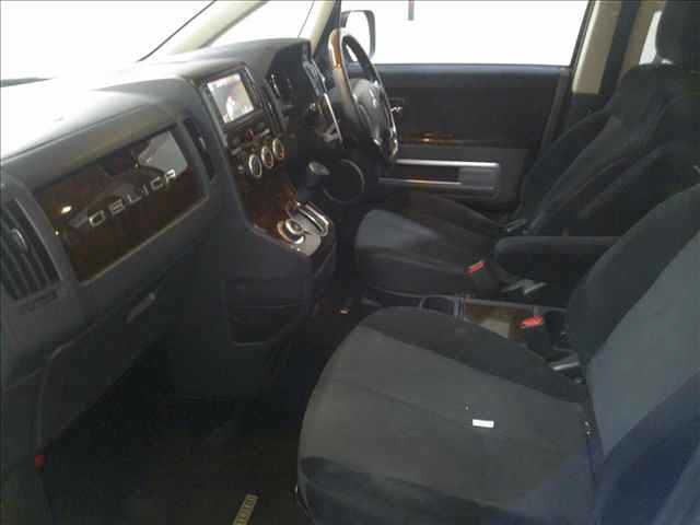 MITSUBISHI DELICA D5 2009