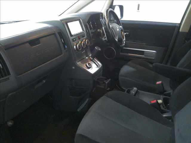 MITSUBISHI DELICA D5 2009