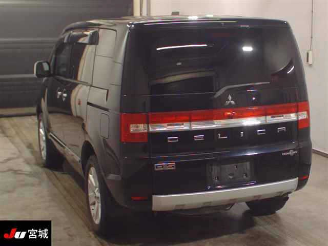 MITSUBISHI DELICA D5 2010