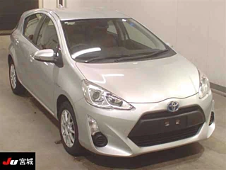 TOYOTA AQUA 2015