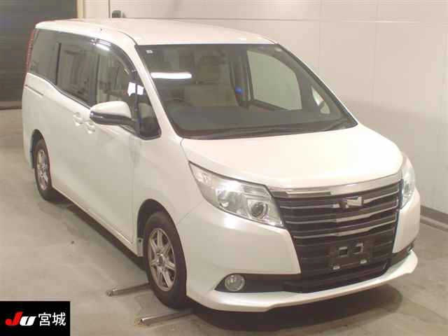 TOYOTA NOAH 2015