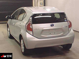 TOYOTA AQUA 2015