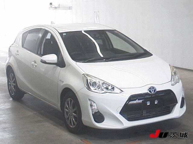 TOYOTA AQUA 2015