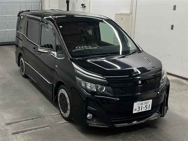 TOYOTA VOXY 2017