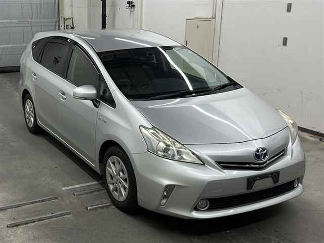 TOYOTA PRIUS ALPHA 2013
