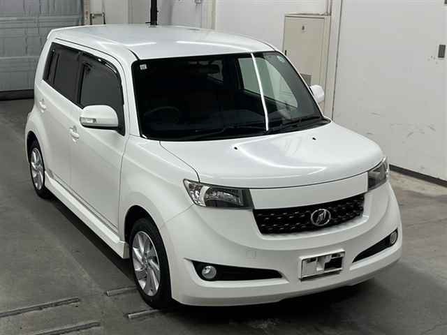 TOYOTA BB 2011