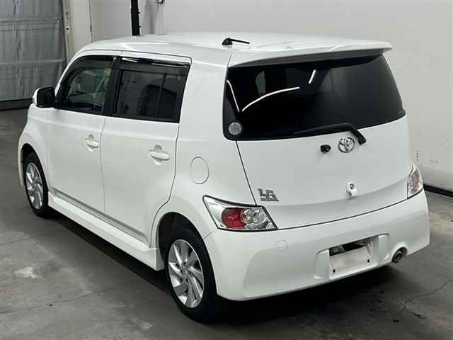 TOYOTA BB 2011