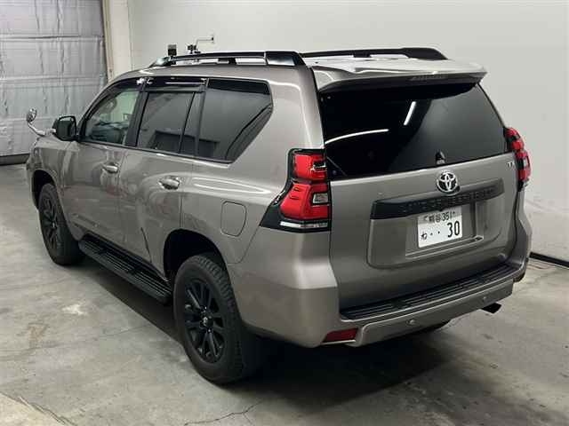 TOYOTA LAND CRUISER PRADO 2023