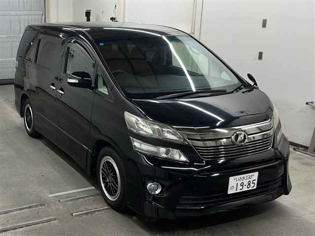 TOYOTA VELLFIRE 2013