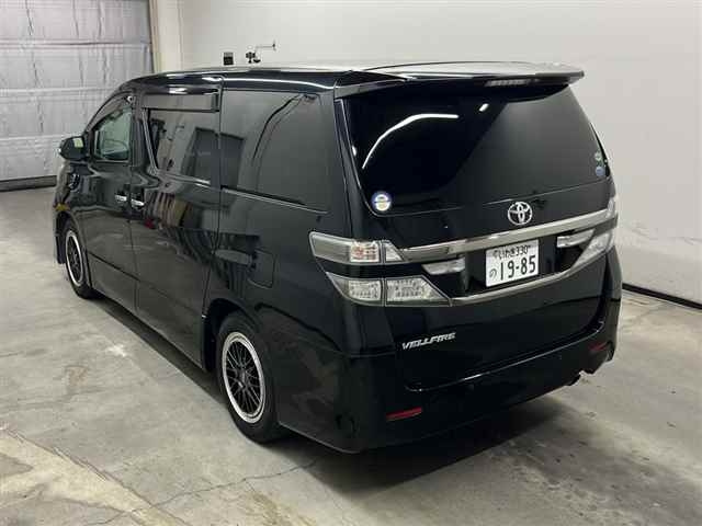 TOYOTA VELLFIRE 2013