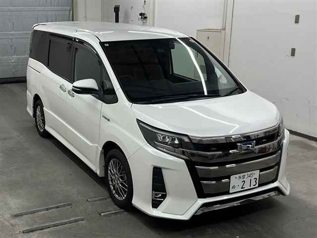 TOYOTA NOAH 2018