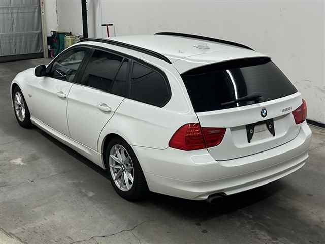 BMW 3 SERIES 2011