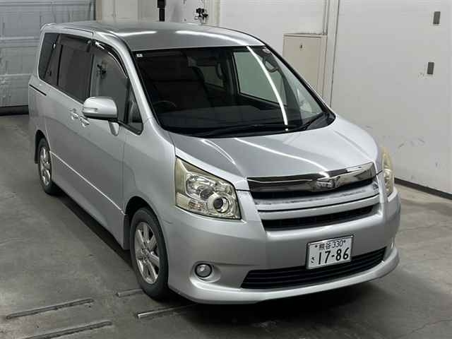 TOYOTA NOAH 2008