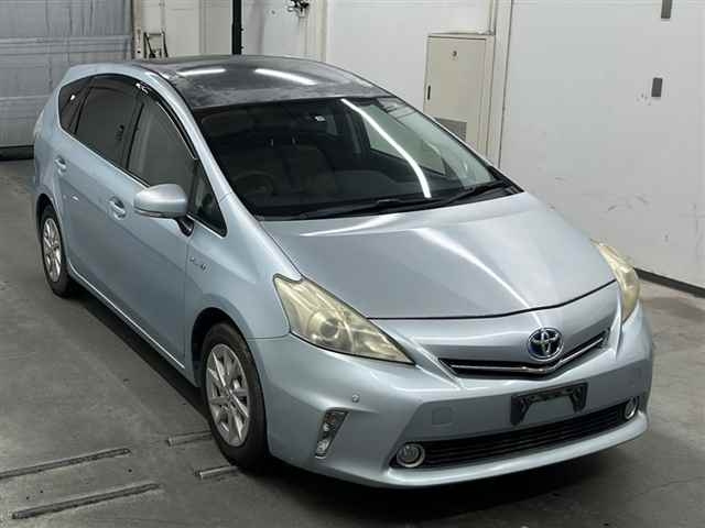 TOYOTA PRIUS ALPHA 2011