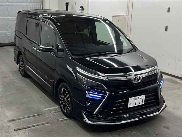 TOYOTA VOXY 2019